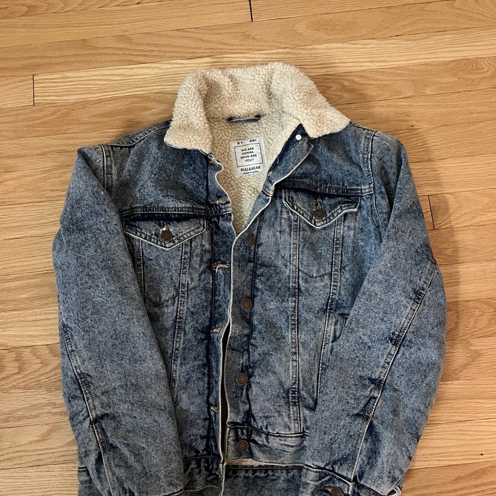 adorable Pull & Bear Denim Jacket!!